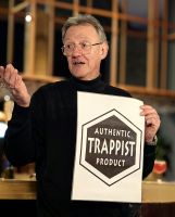 Herr Marx zeigt uns die Abtei und zapft das Bier für uns