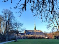 Kloster Val Dieu bei schönstem Winterhimmel