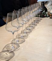 Sektverkostung, alle warten gespannt und voller Vorfreude!