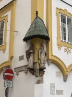 Silvesterreise Passau: Heiligenfiguren an einem alten Patrizierhaus
