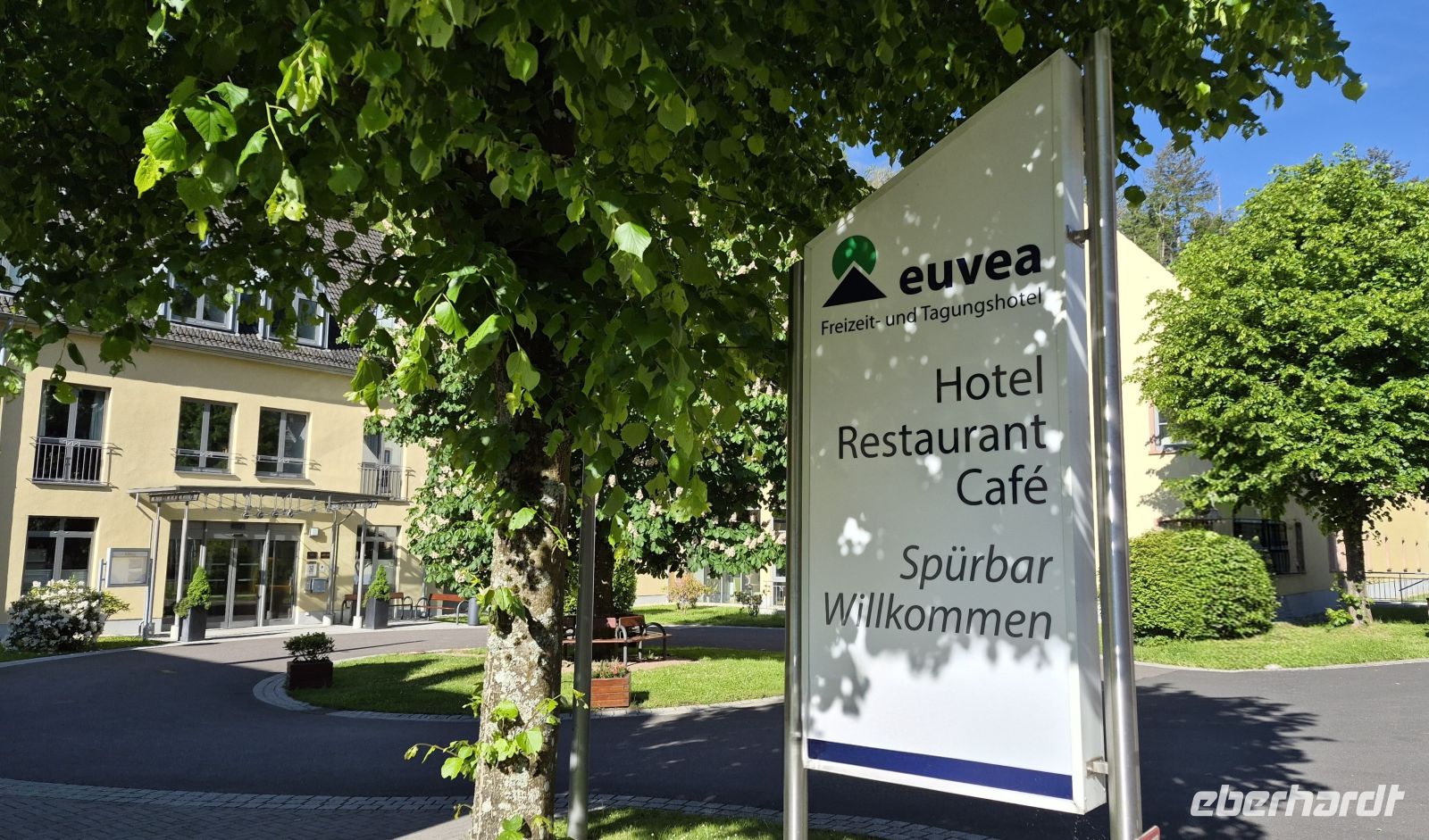 0101 Neuerburg &ndash; &copy;  (Eberhardt TRAVEL)