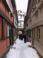 Im engen Schuhhof Quedlinburgs