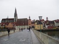 Auf der steinernen Brücke in Regensburg