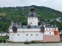 Pfalzgrafenstein mitten im Rhein