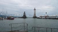 Hafen von Lindau mit Bayerischen Löwen und Neuen Leuchtturm, Ausfahrt der Ms 