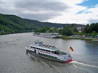 Und immer wieder kommen Schiffe an