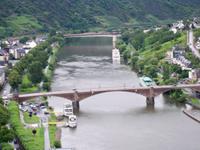 Blick von der Burg zur Moselbrücke