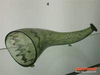 Gläsernes Trinkhorn aus Krefeld Gellep