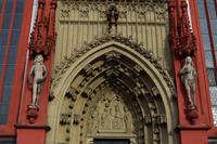 068 Stadtführung Würzburg, Portal der Marienkapelle zum Markt, Riemenschneiders Adam mund Eva