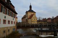 095 Bamberg, Blick von der Unteren Mühlbrücke zum Alten Rathaus