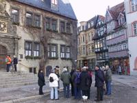 Vor dem Quedlinburger Rathaus