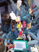 Weihnachtsbaum mit Pfefferkuchen-Schmuck