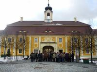 Vor dem Barockschloss Rammenau