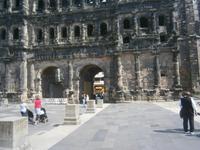 Die Porta Nigra, das alte Stadttor aus der Römerzeit