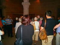 Im Dom, am Modell des Doms