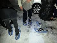 das Anlegen der Wander-Schneeschuhe &ndash; &copy; Dirk Schlosser (Eberhardt TRAVEL)