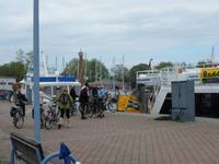 Verladen der Räder zur Schiffsfahrt nach Baabe