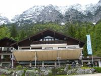 Kaffee Hintersee, im Hintergrund Reiteralpe