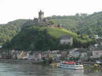 Blick vom Schiff auf die Reichsburg