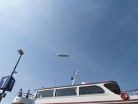 Schiff und Zeppelin in Meersburg
