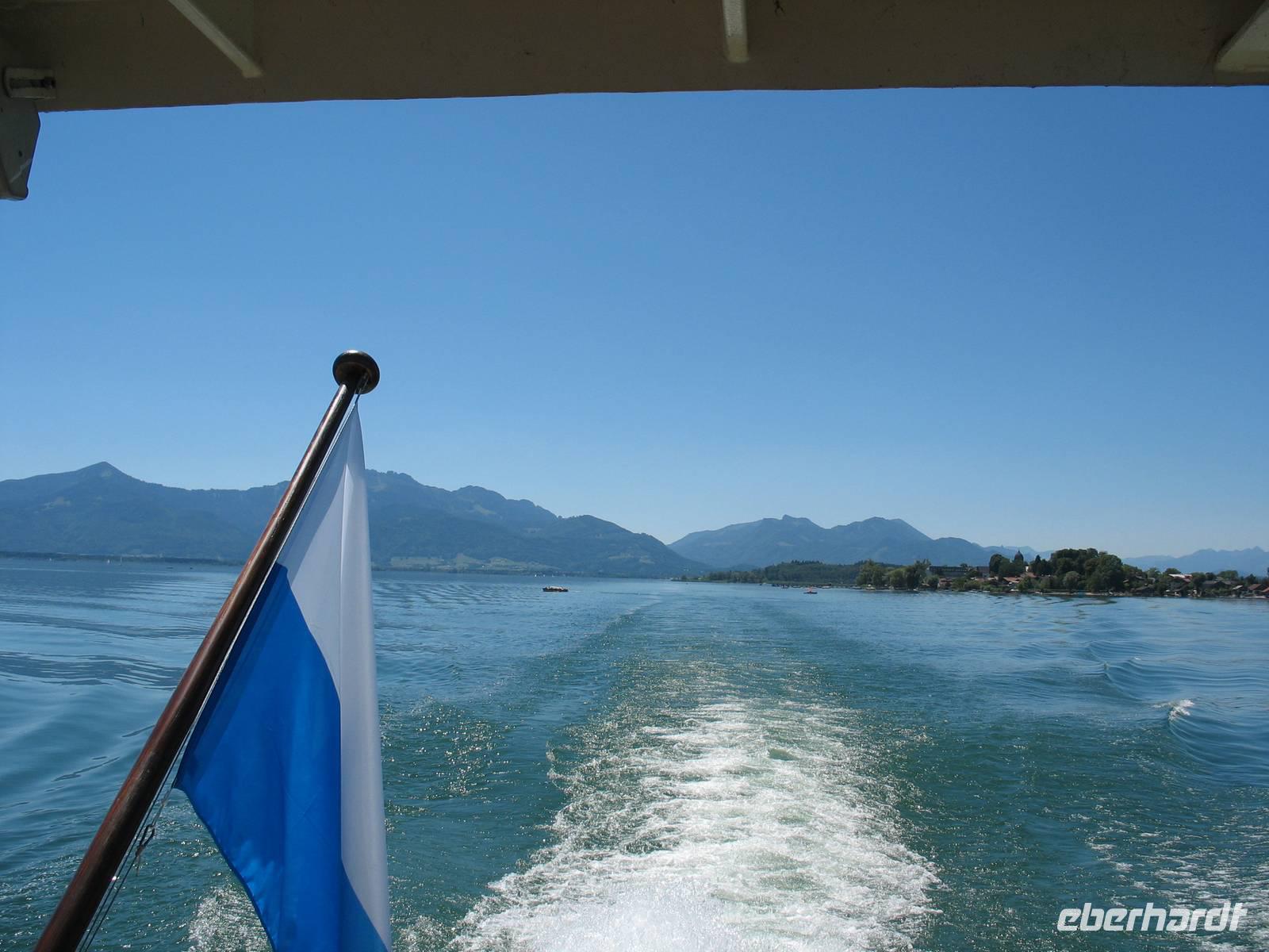 Chiemsee- im HIntergrund Kampenwand