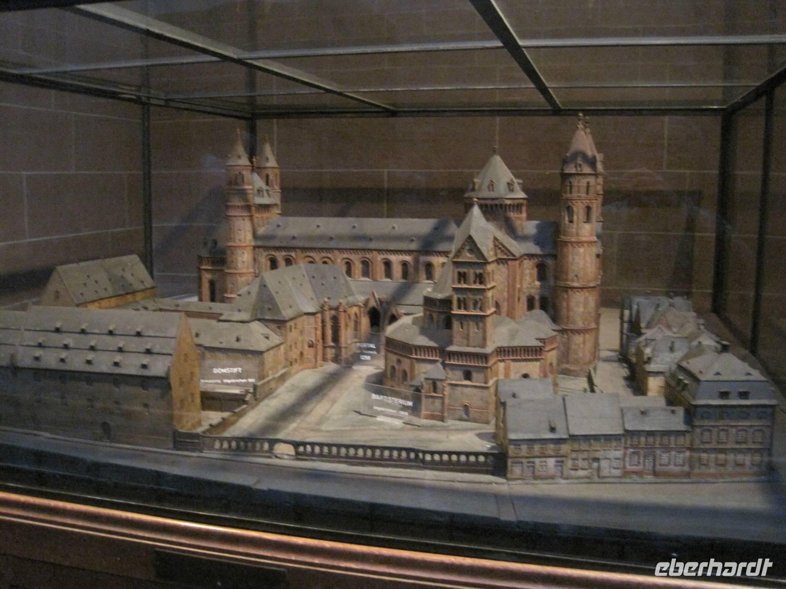 Modell des Domes zu Worms