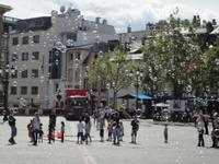 Seifenblasen-Spielerei auf dem Luxembourger Marktplatz