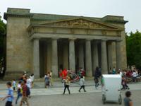 Stadtrundfahrt Berlin (Neue Wache Unter den Linden)