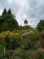 Klostergarten und Klosterkirche