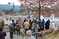 Reisegäste mit Blick über Oybin