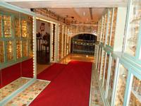 Maisel's Brauerei- & Büttnerei-Museum (Gläser- und Krügesammlung – rotes Gewölbe)