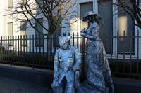 Silberne Figuren am Brandenburger Tor