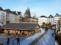 Wintermarkt mit Kölner Dom