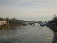 Blick von der Steinernen Brücke zur Donau