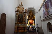 052 Würzburg - Seitenaltäre mit Krippe der Romanischen Basilika Neumünster