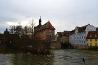 101 Bamberg - Blick vom Regnitzufer Rathaus