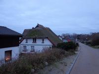 Viele dieser Häuser gibt es in Ahrenshoop