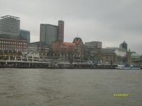 Blick zu den Landungsbrücken