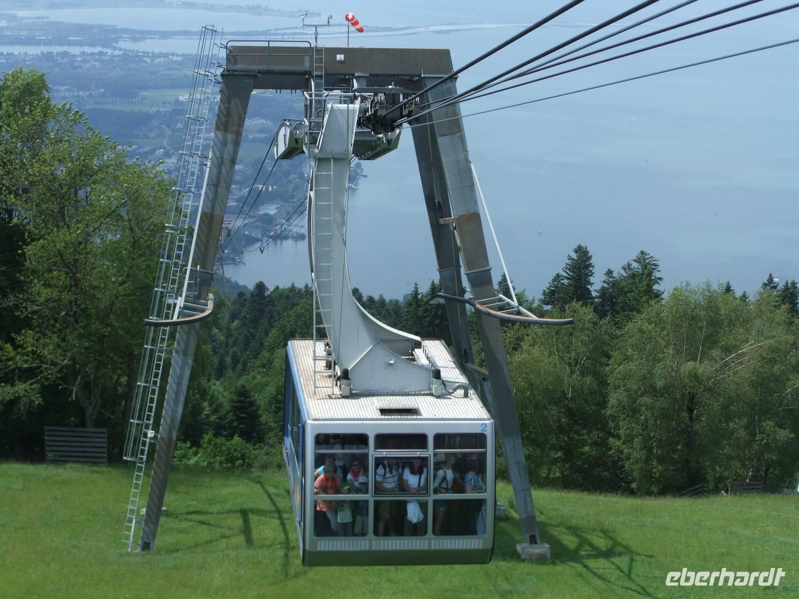 Mit der Kabinenbahn geht es auf den Pfänder