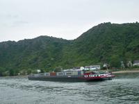 Reger Schiffsverkehr auf dem Rhein