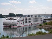 A-ROSA Flora vor Anker in Mainz