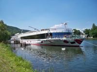 A-ROSA Flora vor Anker in Bernkastel-Kues