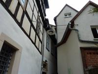 durch diese enge Gasse mussten wir gehen &ndash; &copy; Petra Scherbaum (Eberhardt TRAVEL)