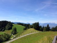 Blick vom Pfänder auf den Säntis (rechts) und die Vorarlberger Alpen (links)