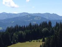 Blick auf einige der vom Pfänder aus zu sehenden 240 Alpengipfel