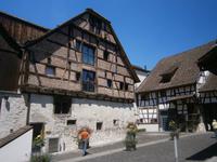 Ein altes Haus in einer Nebengasse