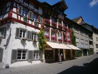 Geschäft in einem alten Haus der Stadt