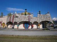 Die Hundertwasser-Markthalle in Staad in der Schweiz