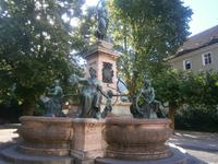 Der Lindaubrunnen vor dem Rathaus