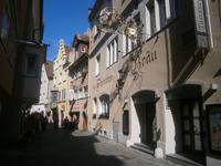 kunstvoll gestaltete Ausleger überall in der Altstadt